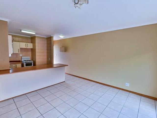 2 Bedroom Townhouse in Langenhoven Park