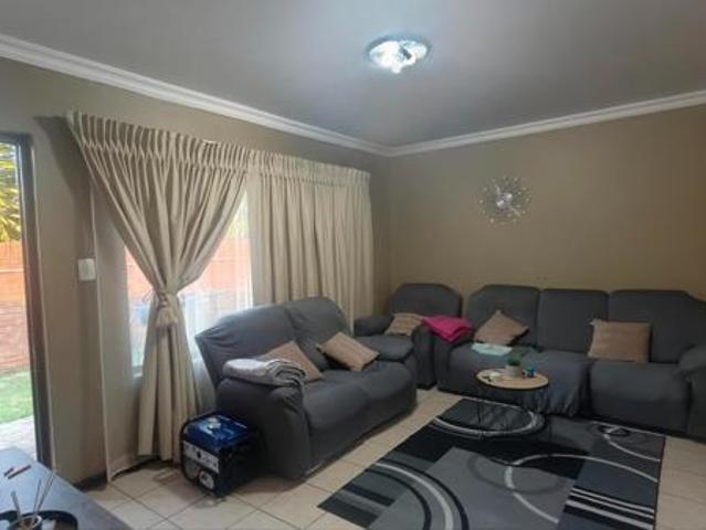 2 Bedroom Townhouse in Langenhoven Park