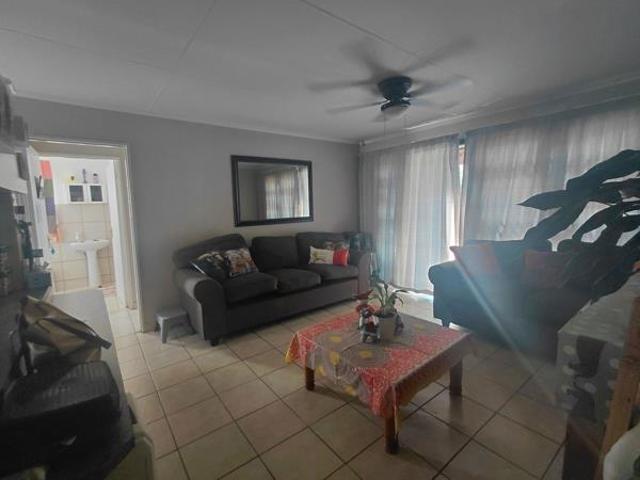 2 Bedroom Townhouse in Langenhoven Park