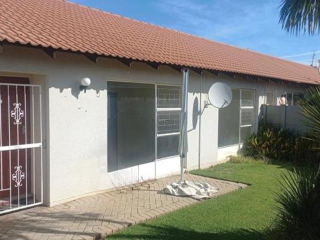2 Bedroom Townhouse in Langenhoven Park