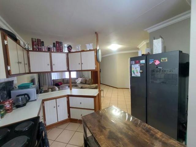 2 Bedroom Townhouse in Langenhoven Park
