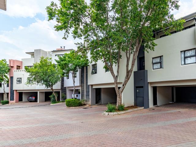 2 Bedroom Townhouse in Lombardy Estate