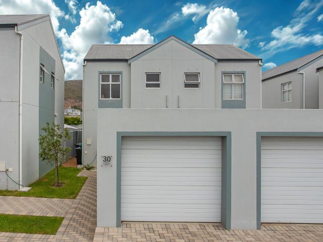 2 Bedroom Townhouse in Paarl North
