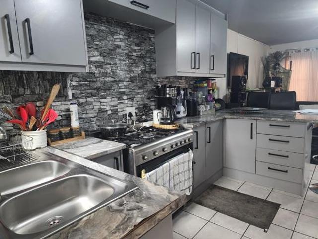 2 Bedroom Townhouse in Parow Central