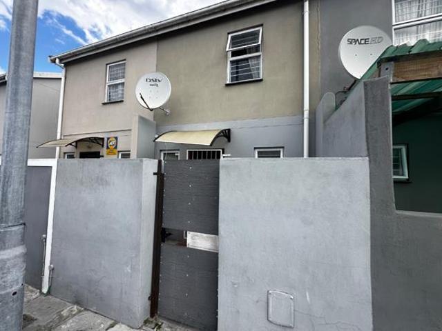 2 Bedroom Townhouse in Pelikan Park