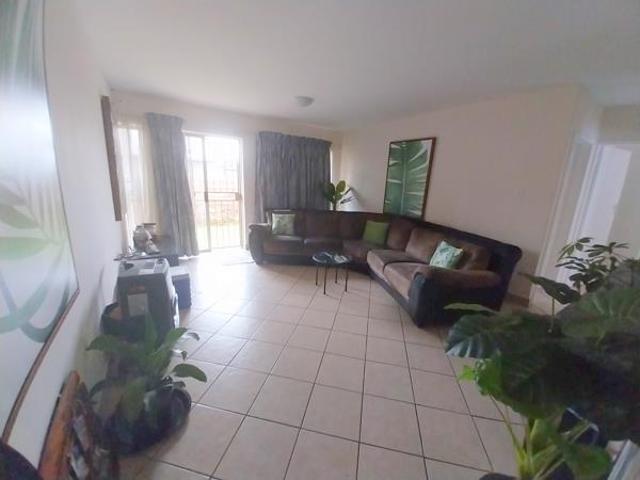 2 Bedroom Townhouse in Pierre van Ryneveld