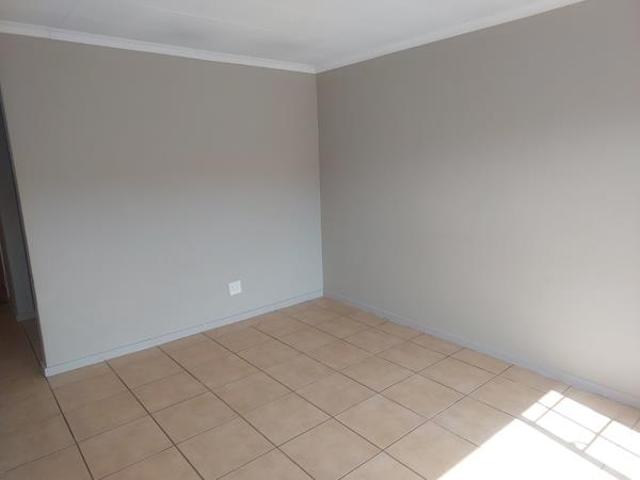 2 Bedroom Townhouse in Pierre van Ryneveld