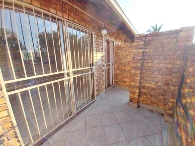 2 Bedroom Townhouse in Pierre van Ryneveld