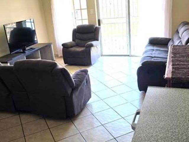 2 Bedroom Townhouse in Pierre van Ryneveld