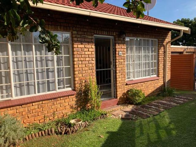 2 Bedroom Townhouse in Pierre van Ryneveld