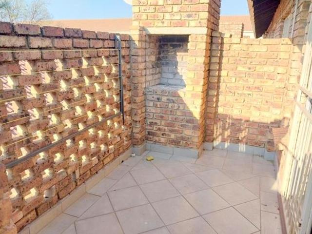 2 Bedroom Townhouse in Pierre van Ryneveld