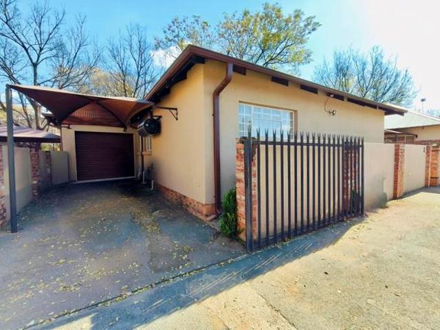 2 Bedroom Townhouse in Potchefstroom Central