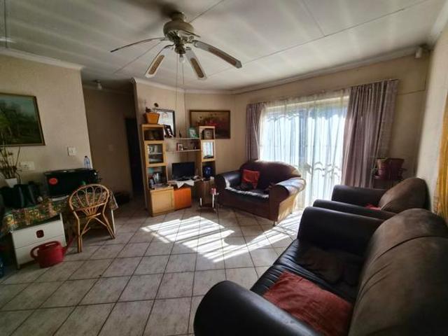 2 Bedroom Townhouse in Rustenburg Central