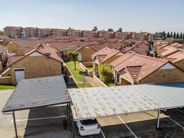2 Bedroom Townhouse in Randpark Ridge