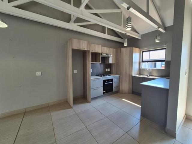 2 Bedroom Townhouse in Rietfontein AH