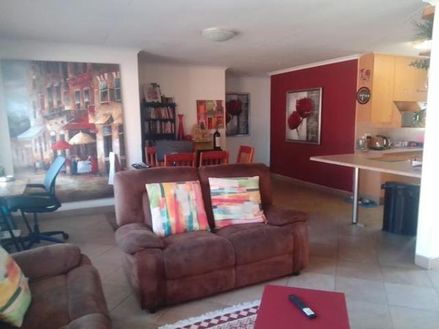 2 Bedroom Townhouse in Robin Park