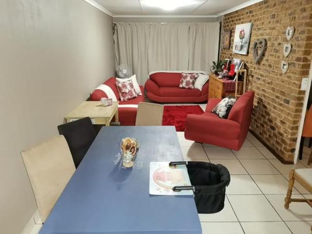2 Bedroom Townhouse in Roodekrans