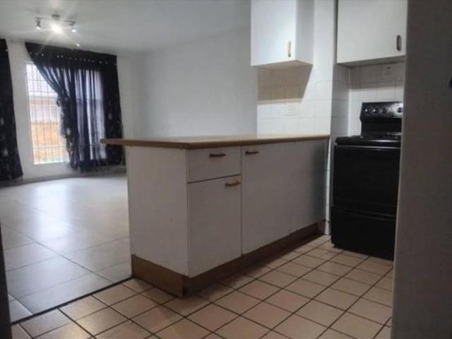 2 Bedroom Townhouse in Roodepoort Central