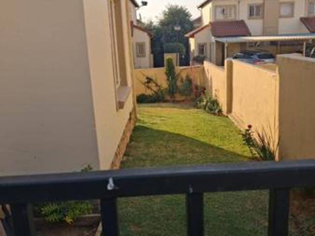 2 Bedroom Townhouse in Roodepoort Central