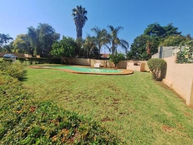 2 Bedroom Townhouse in Roodepoort West