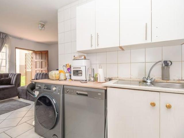 2 Bedroom Townhouse in Roodepoort West