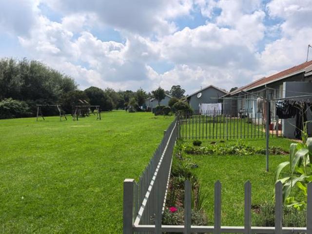 2 Bedroom Townhouse in Roodepoort West