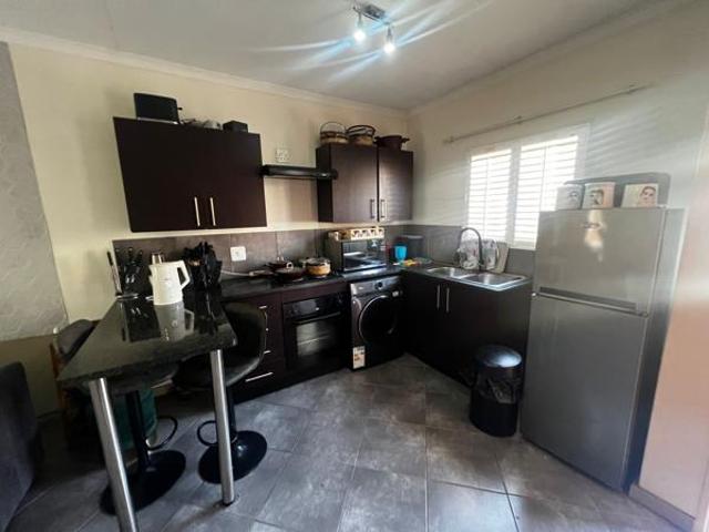2 Bedroom Townhouse in Rooihuiskraal
