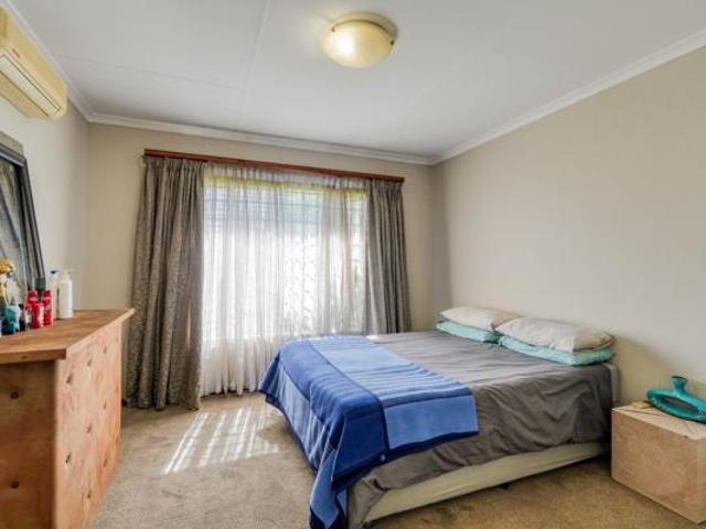 2 Bedroom Townhouse in Rooihuiskraal North