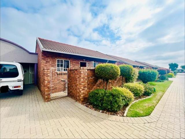 2 Bedroom Townhouse in Rooihuiskraal North