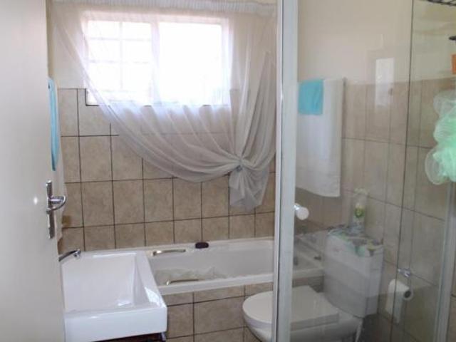 2 Bedroom Townhouse in Rooihuiskraal North