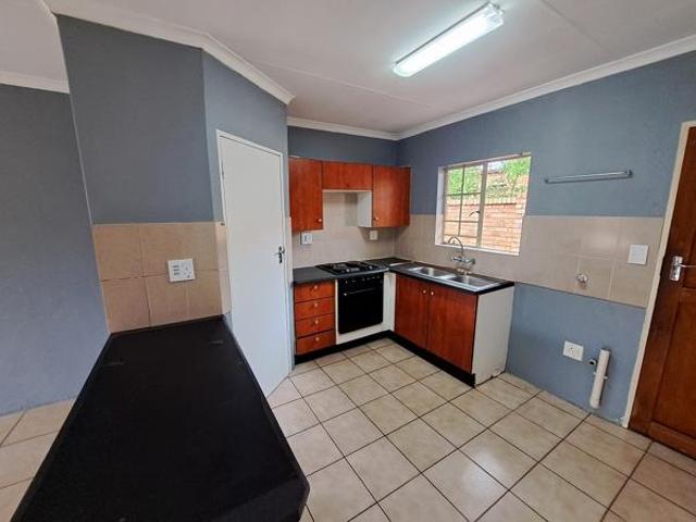 2 Bedroom Townhouse in Rooihuiskraal North