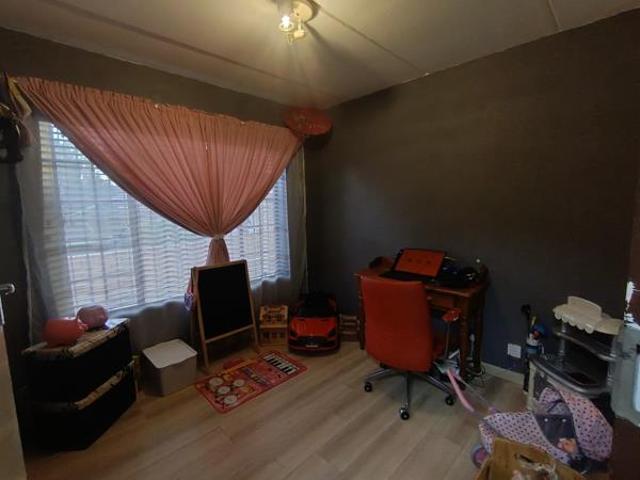 2 Bedroom Townhouse in Rooihuiskraal North