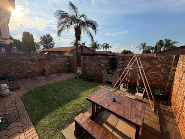 2 Bedroom Townhouse in Rooihuiskraal North