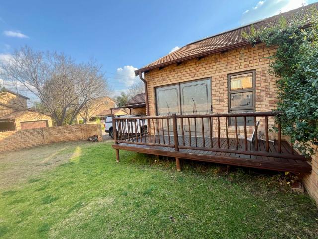 2 Bedroom Townhouse in Rooihuiskraal North