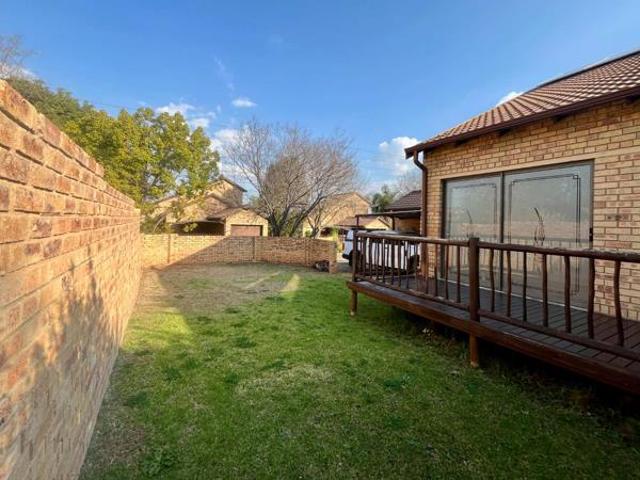 2 Bedroom Townhouse in Rooihuiskraal North