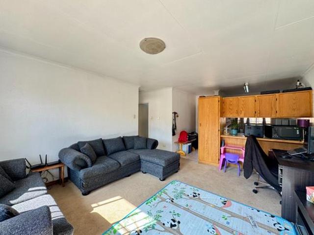 2 Bedroom Townhouse in Rooihuiskraal North