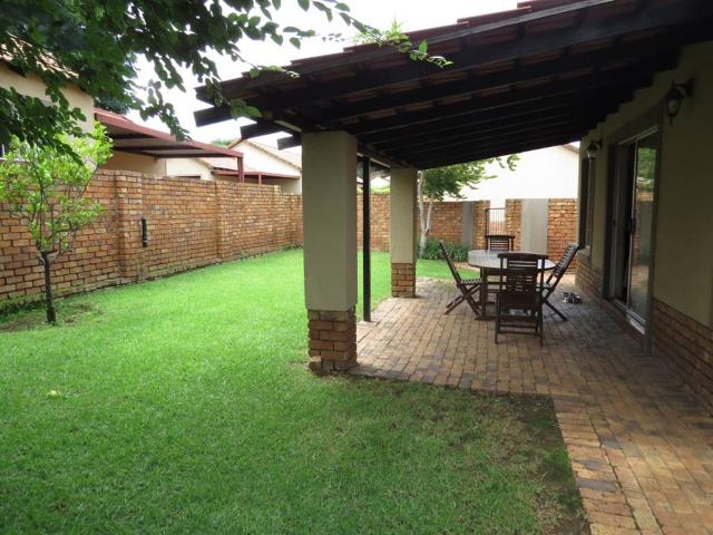 2 Bedroom Townhouse in Rooihuiskraal North
