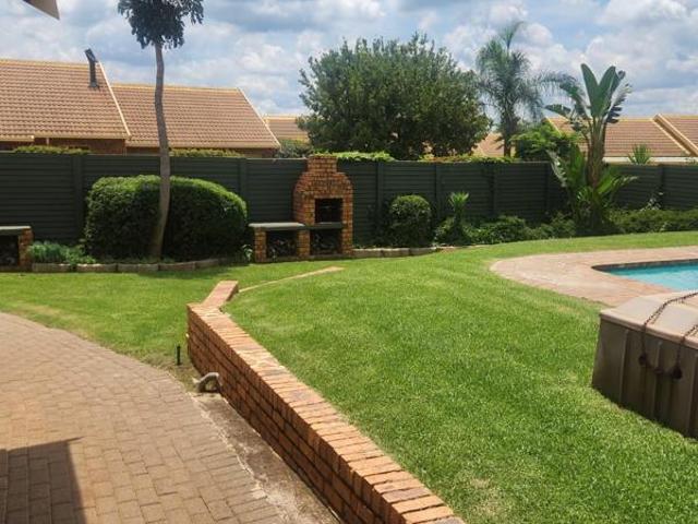 2 Bedroom Townhouse in Rooihuiskraal North