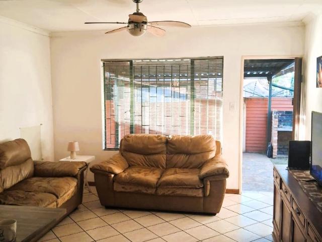 2 Bedroom Townhouse in Rooihuiskraal North
