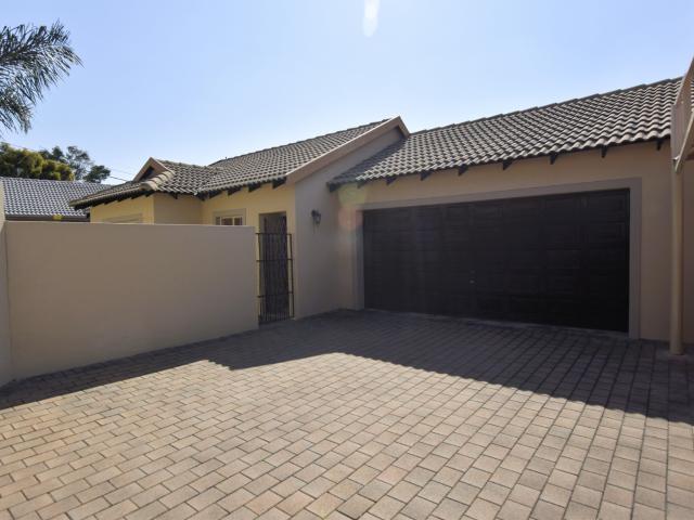 2 Bedroom Townhouse in Rooihuiskraal North