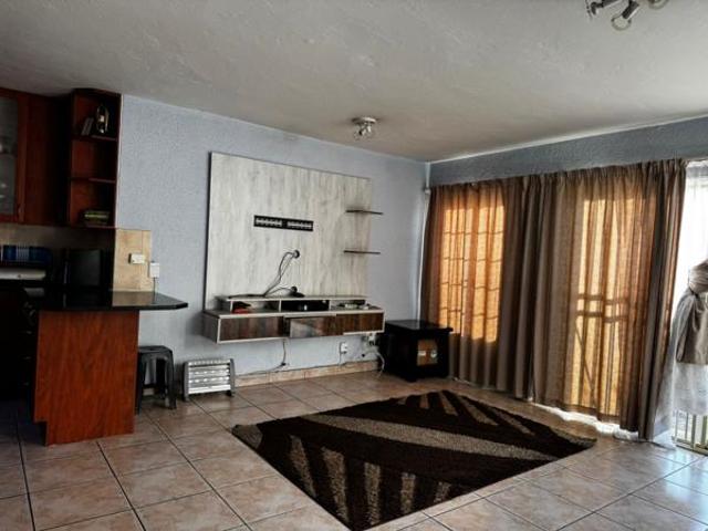 2 Bedroom Townhouse in Rooihuiskraal North