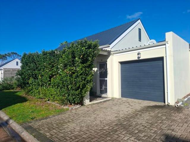2 Bedroom Townhouse in Stellenbosch Outlying