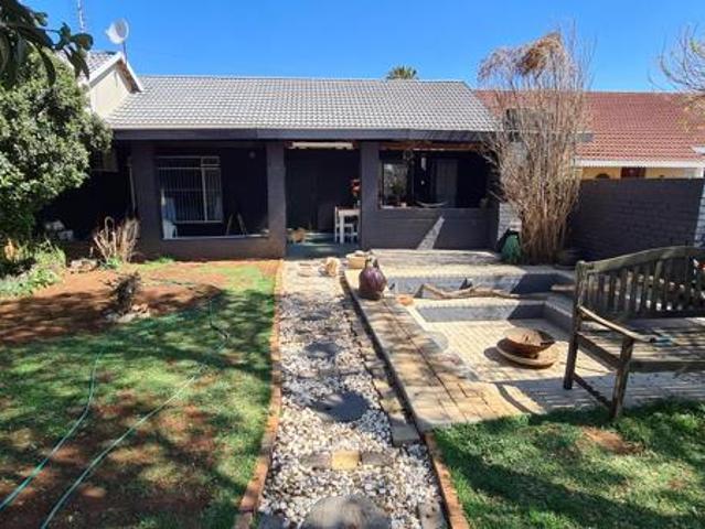 2 Bedroom Townhouse in Stilfontein