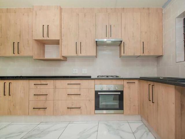 2 Bedroom Townhouse in Strubens Valley