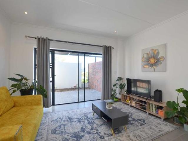 2 Bedroom Townhouse in Sandown