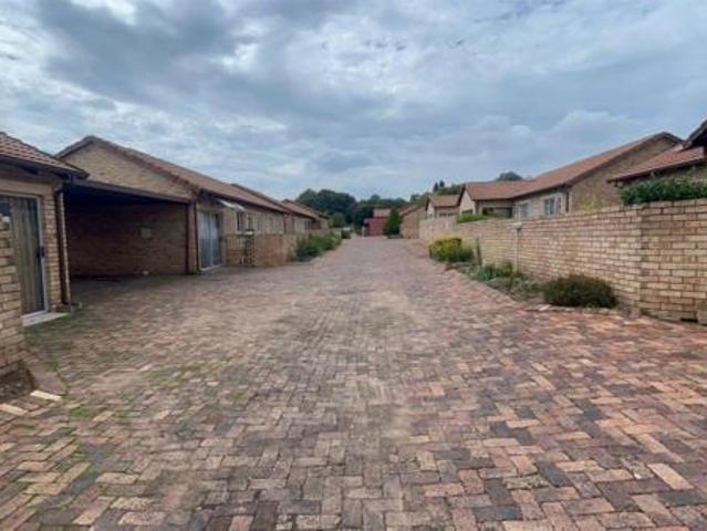 2 Bedroom Townhouse in Sasolburg Central