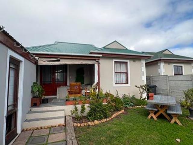 2 bedroom townhouse in secure complex