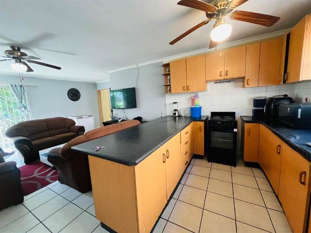 2 Bedroom Townhouse in Sea View