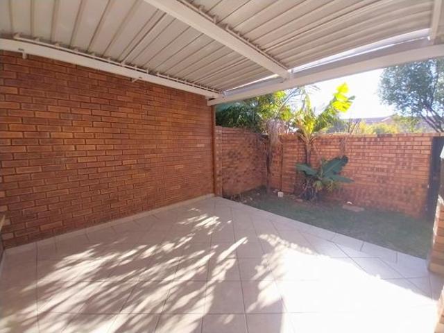 2 Bedroom Townhouse in Silver Lakes Golf Estate