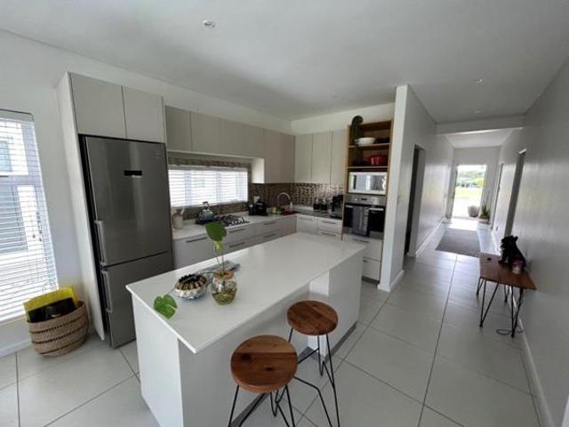 2 Bedroom Townhouse in Silwerstrand Golf and River Estate